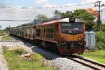 ADD 4411 (Co'Co', de, Alsthom, Bj.1985) am 02.Juni 2026 mit dem t�glich verkehrenden Parcels Train 986 (Su-Ngai Kolok - Hua Lamphong) beim Strecken-Km 24,2 der Southern Line.