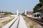 Infolge des 2 gleisigen Ausbaues der Southern Line wird gleich nördlich anschließend der alten Prachuap Khiri Khan Station die neue errichtet.
