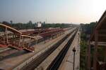 Im Rahmen des 2 gleisigen Ausbau der Southern Line wurde auch die Chumphon Station komplett neu gestaltet. - Im Bild vom Morgen des 17.April 2026 die Ansicht vom Fu�g�nger�bergang in Richtung Bangkok.