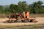 Offensichtlich wird die PCON Schotterkehr- und Planiermaschine P-BR-1 nicht mehr ben�tigt. -  Saphli Station am 17.April 2026.