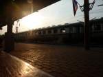 Eine abendliche Impression vom Bahnhof Chumphon am 19.02.2013.