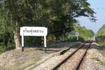 Da auf dieser Strecke nur ein Zugpaar am Tag verkehrt ist die Ausstattung der Ban Thung Luang Station wohl ausreichend. - Bild vom 18.M�rz 2026 .