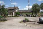 Vorplatzansicht der Khiri Ratthanikhom Station am 18.M�rz 2026.