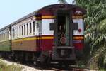 บชส. 188 (บชส. =BTC./Bogie Third Class Carriage) am 19.M�rz 2026 als letztes Fahrzeug des LOC 446 (Hat Yai - Chumphon) beim Strecken-Km 639,85 der Southern Line.