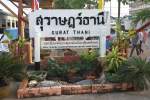 Surat Thani Station am 24.August 2011, bemerkenswert das Zusatzschild.