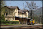 Ein SKL der CD hält hier am 24.04.2019 um 13.00 Uhr am Hausbahnsteig im Bahnhof Straz nad Ohre.