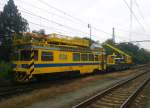 SŽDC Oberleitungsrevisionstriebwagen MVTV 2-032 auf Bahnhof Praha Krc am 1.10.2014.