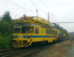 SŽDC Oberleitungsrevisionstriebwagen MVTV 2-032 auf Bahnhof Praha Krc am 1.10.2014.