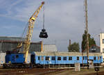 Der Bekohlungskran dient hier als Lok, er zieht den Wagen, in welchem sich das Lok- und Dienstpersonal des Sonderzuges aufhält, auf das Abstellgleis, ein Y-Wagen.