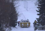 Um den Wochenendzugverkehr zwischen Most und Moldava aufrecht erhalten zu können, wird  eine Schneefräse eingesetzt.