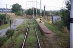 Haltestelle Cenkov u Malsic, aufgenommen am 25.August 2018 durch das Stirntürfenster des letzten Wagen des Os 28406.