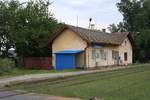 Ehemalige, nunmehr im Privatbesitz befindliche Aufnahmsgebäude des Bahnhof Sedlejov am 10.August 2019.