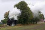 CSD 423 009 (CD 90 54 4230 009-1) fährt am 05.Oktober 2019 mit dem Os 11821 (Borohradek - Chrudim) aus der Haltestelle Vejvanovice.