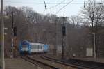 Ein typischer , modernisirerter Steuerwagen , 80 30002-7 an der Spitze des Os 6408 , einfahrend in den Bahnhof Litomerice Mesto zur Weiterfahrt nach Usti nad Labem zapad. 07.03.2015 11:27 Uhr.