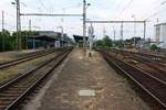 Mittelbahnsteig des Bahnhof Brno-Zidenice am 24.August 2019.