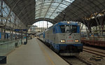 380 004 stellt am 15.06.16 im Hbf Prag den Ex 573 nach Brno bereit.
