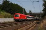 Reine ÖBB Garnitur in Tschechien: ÖBB Taurus 1216.233 mit Eurocity aus Wien am
21.8.2011 bei der Durchfahrt in Zabori nad Labem auf dem Weg nach Prag.