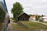 Nicht mehr in Betrieb befindlicher Güterschuppen des Bahnhof Kobyli na Morave am 11.Mai 2019.