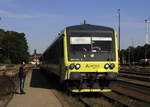 845 101-5 als Eilzug von Prag nach Tanvald, hier beim Halt in Neratovice. 08.07.2023 0810 Uhr.