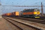 753 703 erreicht mit einem Containerzug Breclav. Die Aufnahme enstand am 14.11.2011. 