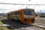 Der schmucke 814 058-4 wartet am 15.07.09 im Bahnhof Chomotov (Komutau) auf dem Abfahrtsbefehl. Leider mal von der Schattenseite, weil im Leben scheint auch nicht berall die Sonne. :-)