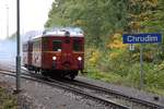 CSD M131.1133 (CD 801 133) und M131.1228 fahren am 05.Oktober 2019 als Os 11819 (Chrudim mesto - Slatinany) aus dem Bahnhof Chrudim.