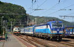193 291 erreicht mit dem EC 175 nach Prag am 12.06.19 den Bahnhof Decin.