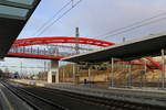 Der Gleisbereich des völlig umgestalteten oberen Bahnhofs in Karlovy Vary, die frühere dominierende Halle mit den sicher architektonisch interessanten Säulen gibt es nicht mehr, dafür jetzt mehr Licht und man muss nicht mehr über die Gleise turnen, es gibt auch eine Unterführung zum Inselbahnsteig. 13.02.2020