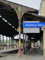 22.6.2014 16:13 Handwerkliche Meisterleistung an der Bahnsteighalle von Karlovy Vary.