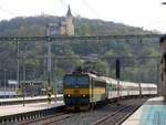 CD 163 251 bringt den 6862/3 von Most (Brüx) nach Usti nad Labem (Aussig an der Elbe), im Hintergrund die Ferdinandshöhe (Vetruse); 24.04.2008    