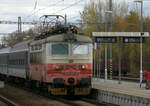 242 107-9 in in Strakonice einlaufend  mit dem Schnellzug  Rožmberk nach Brno.