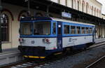 809 179 - 5 dieselt in Teplice v čechách am Bahnsteig 1 vor  sich hin.