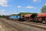 CD 742741-2 und 742742-0 fahren hier am 7.6.2024 um 14.58 Uhr mit einem schweren Holzzug in den Bahnhof Blatno u Jesenice ein.