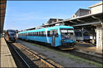 Arriva Triebzug 945310-1 steht hier am 5.10.2026 um 15.40 Uhr abfahrbereit am Bahnsteig im Bahnhof Liberec.