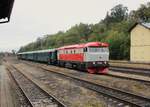 T478.1010 stand am 08.10.23 einen Sonderzug im Rahmen des Badotka Treffen in Lužná u Rakovníka mit einen Sonderzug in Lužná u Rakovníka bereit.