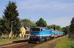 754 008 am OS 9055 fahrt in den Bahnhof Praha Zbraslav ein. Der OS fährt Lokbespannt von Prag nach Cercany über das tolle Sazava Tal. Aufgenommen am 03.05.2025