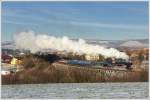 Sicher einer der Klassiker an der Strecke zwischen Vesel nad Moravou (CZ) und Nov Mesto nad Vhom (SK) ist dir Brcke kurz nach dem Bahnhof Myjava. Die Aufnahme zeigt 498.104 mit dem Jubilumssonderzug Sp 11045 von Vesel nad Moravou nach Nov Mesto nad am 29.12.12 kurz nach der Ausfahrt aus Myjava.