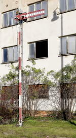 Formsignal und Lampenschatten in Kladno.12.11.2022  12:03 Uhr   Kladno