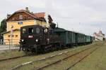 CSD 310 093 (CZ-CD 90 54 3100 093-4) am 10.August 2019 nach der Ankunft mit dem Os 11585 von Trest im Bahnhof Telc.