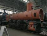 Hier wird eine Lokomotive der Baureihe 414 (??) neu bekesselt, ausgestellt im Depot Chomutov.
