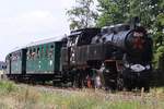 CSD 433 002 (UIC-Nr. CZ-CD 90 54 4330 002-5) am 11.August 2018 mit dem Os 28829 von Valasske Mezirici kurz vor dem Endbahnhof Roznov pod Radhostem.