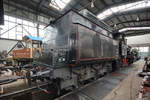 Die Dampflokomotive 434 2186 wird in der Werkstatt des Eisenbahnmuseums Lužná u Rakovníka aufgefrischt.