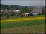 464.202 mit Zvl.Os 39314 von Olomouc ber Pardubice, Jaromer, Stara Paka bis Liberec, Einfahrt am Haltepunkt Levinska Olesnice am 01.05.2009