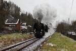 475 111 fuhr am 03.12.22 die Pendelfahrten von Sokolov nach Kraslice und zurück. Hier ist der Zug in Olovi zu sehen.