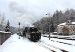 475 111 fuhr am 02.12.23 von Sokolov nach Kraslice und zurück. Hier ist der Zug bei der Rückfahrt in Olovi zu sehen. 475 111 ist vor der 745 703. Endlich gab es dort auch mal Schnee.