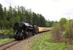 475 111 brachte am 09.05.26 einen Sonderzug von Kladno nach Lu�n� u Rakovn�ka. Der Sonderzug ist von Dresden angereist. Hier ist der Zug bei Lu�n� u Rakovn�ka zu sehen.