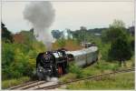 475.101 „Slechtična“ aus Brno mit einem Schnellzug bei der Parade in Strasshof am 22.9.2012 anlässlich des internationales Dampfloktreffens.