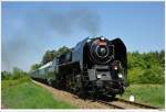 475.101 mit einem SDZ von BRNO nach LEDNICE; hier Nahe Valtice mesto, 7.5.2011