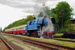 Am 13 Mai 2012 steht 477 043 mit ein Sonderzug nach Praha-Masarykovo ins Eisenbahnmuseum von Luzna u Rakovnika.