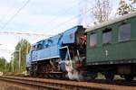 CSD 477 043 (CD 90 54 4770 043-6) fährt 22.September 2018 mit dem Os 28844 (Kamenny Ujezd u Ceske Budejovice - Ceske Budejovice) aus dem Bahnhof Vcelna.